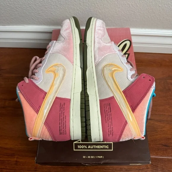Social Status x Dunk Mid Strawberry Milk Size 10.5